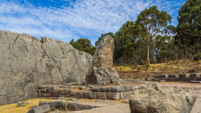 Machupicchuhahatrips - «Sitio arqueológico Qenqo Cusco»