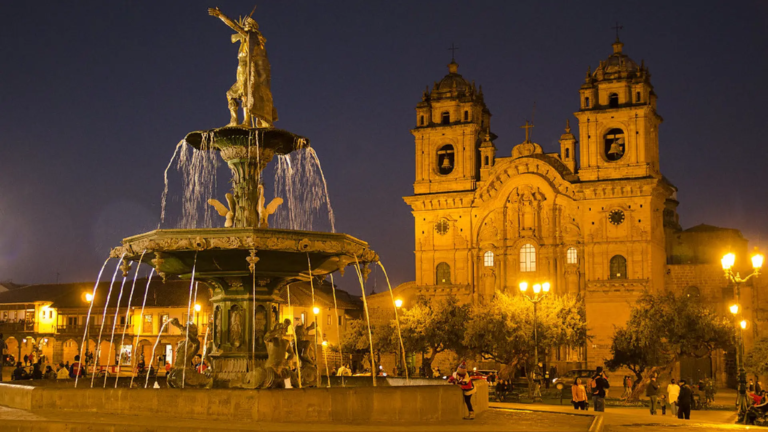 Machupicchuhahatrips - Plaza de Armas de Cusco: El Corazón Histórico del Imperio Inca