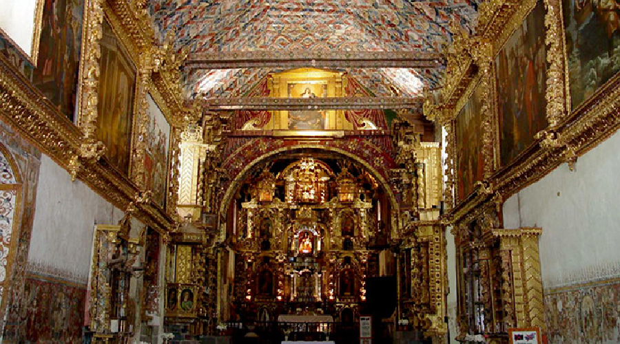  Iglesia de Andahuaylillas