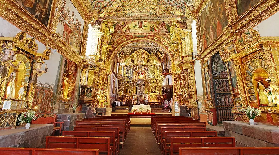  Iglesia de Andahuaylillas