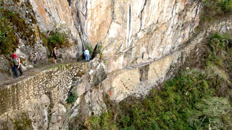 Machupicchuhahatrips - Puente Inca en Machu Picchu: Historia, Cómo Llegar y Consejos para Visitarlo Seguro